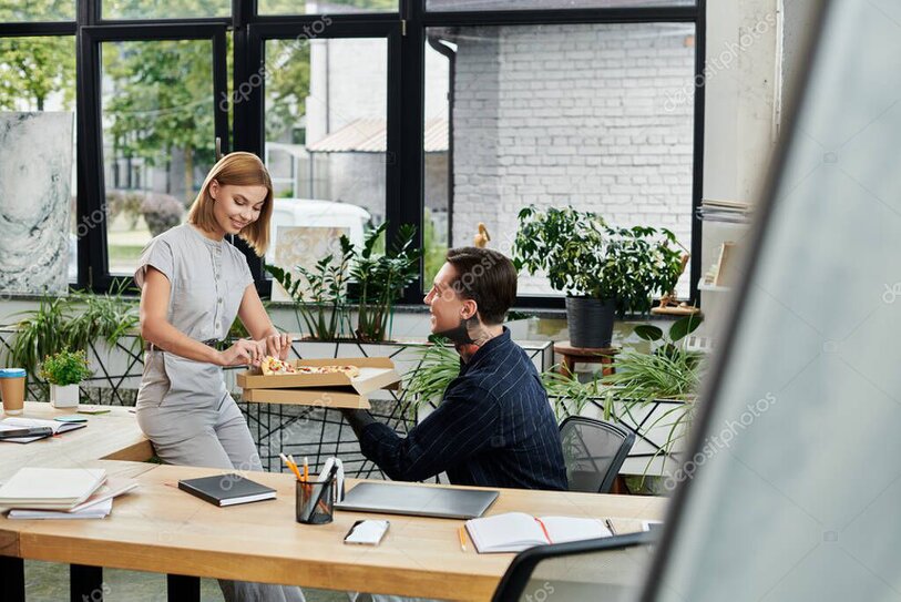 Stôl s miskami vietnamského jedla pripravený na catering