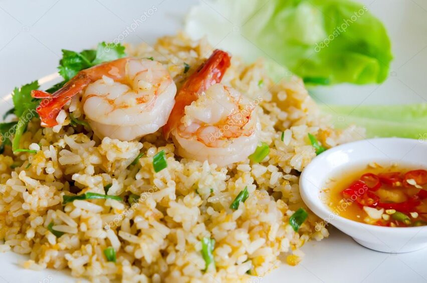 Smažená jazmínová ryža s krevetami a zeleninou