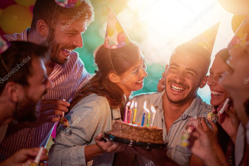 Oslava narodenín s tortou a výzdobou v ázijskom štýle